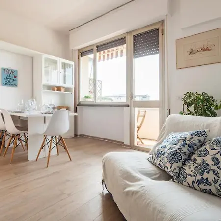 Seaside Private Parking And Near The Apartament