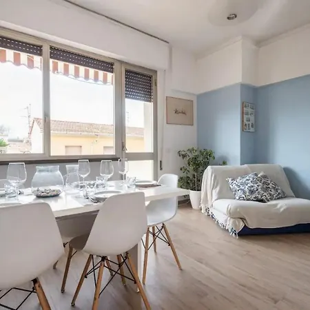 Seaside Private Parking And Near The Viareggio