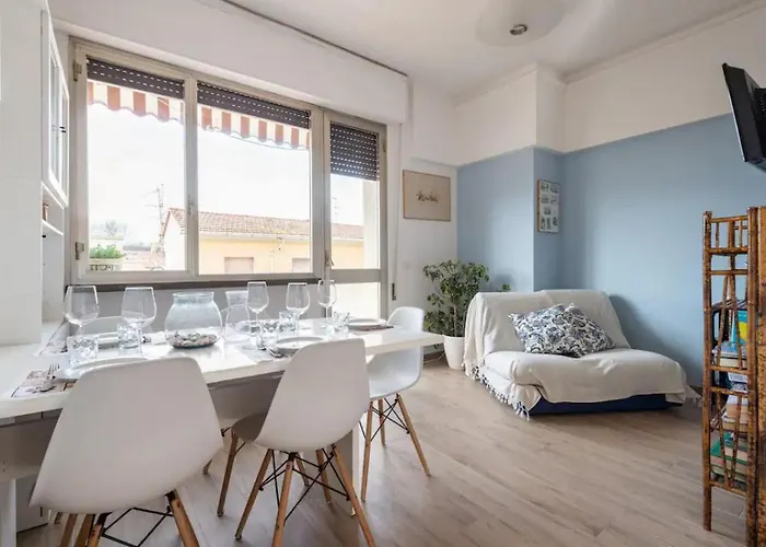 Seaside Private Parking And Near The Viareggio